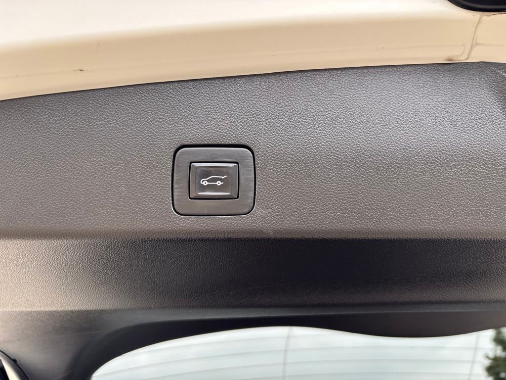 Used 2021 White Frost Buick Essence image 39