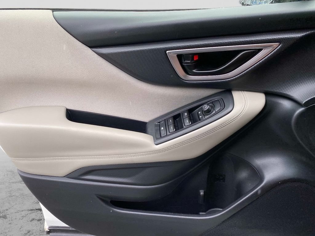 Used 2023 White Subaru Base image 21
