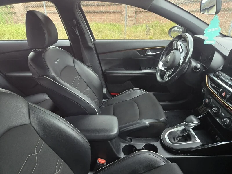 Used 2020 Clear White KIA GT-LINE image 9