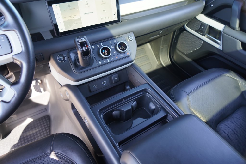 Used 2023  Land Rover S image 19