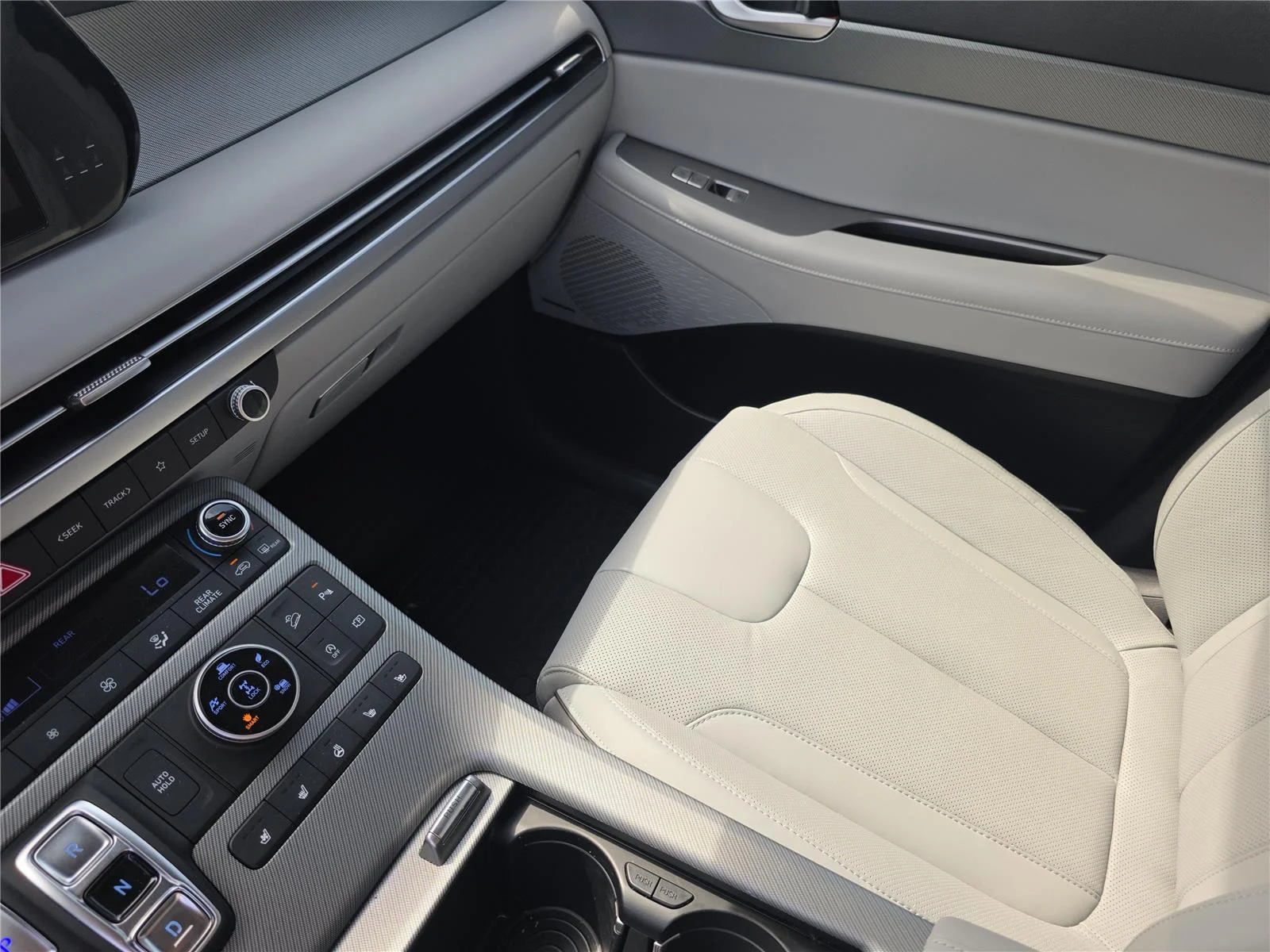 Used 2023 Moonlight Cloud Hyundai SEL image 41