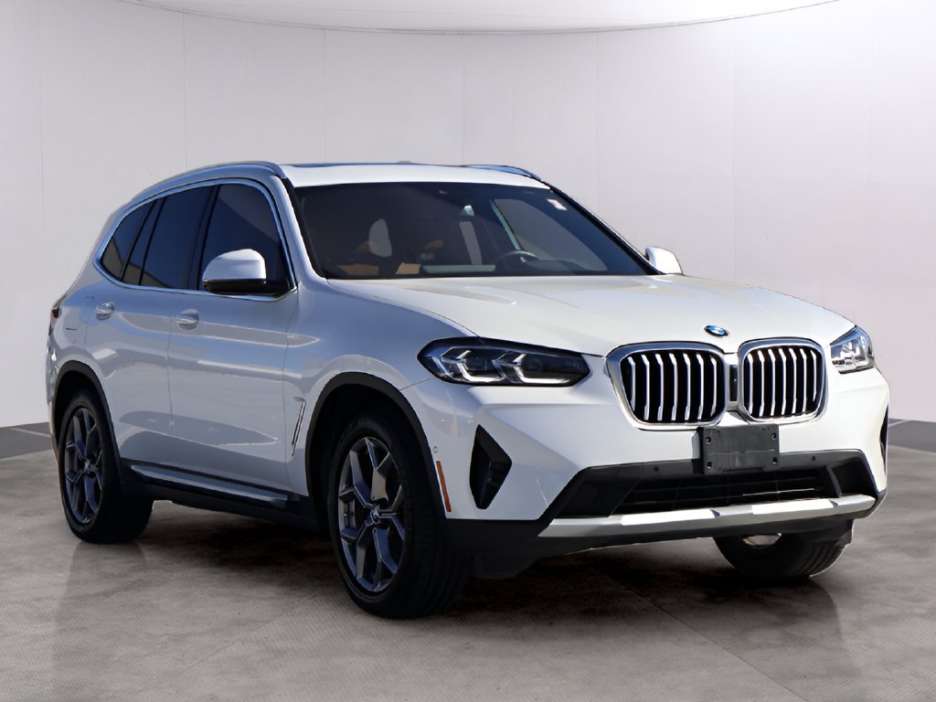 Used 2024 Mineral White Metallic BMW xDrive30i image 3