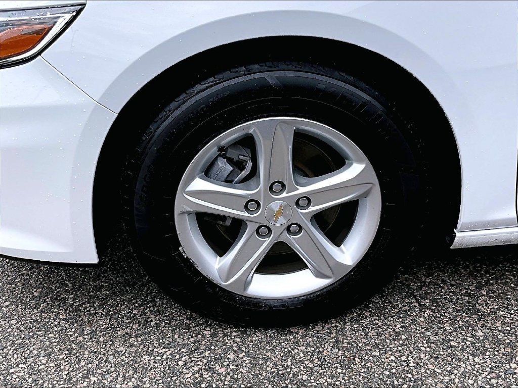 Used 2024 White Chevrolet LT image 7