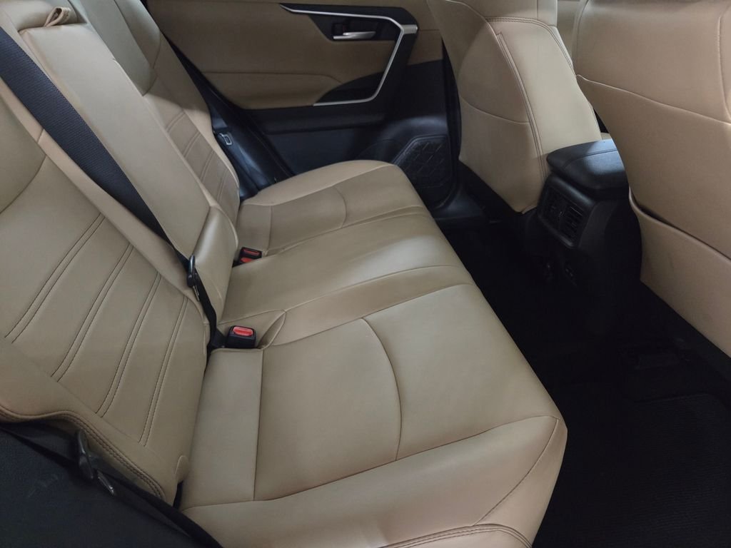 Used 2025 Beige Toyota XLE Premium image 21