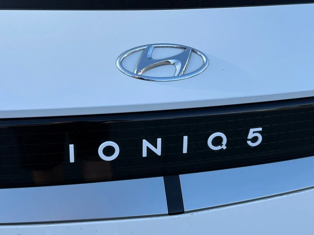 Used 2024 White Hyundai SEL image 9