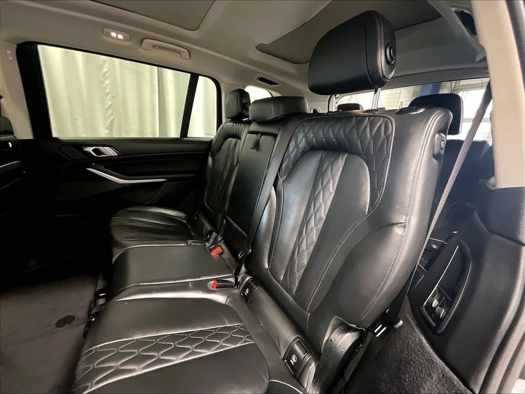 Used 2025 Black BMW xDrive40i image 14