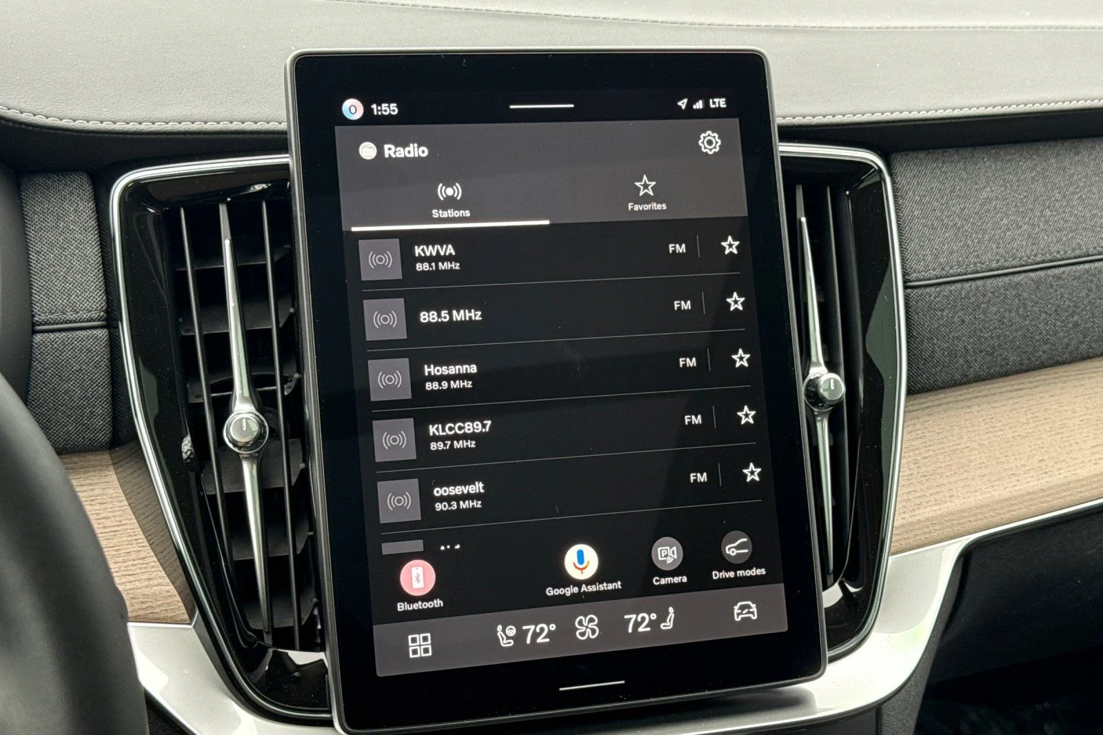 New 2026 Aurora Silver Volvo Plus image 17