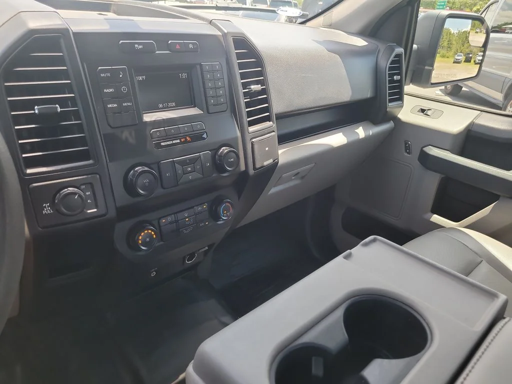 Used 2018 White Ford XL image 17
