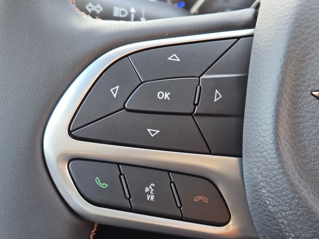 New 2026 Diamond Black Crystal Pearl-Coat Exterior Paint Chrysler Pinnacle image 27
