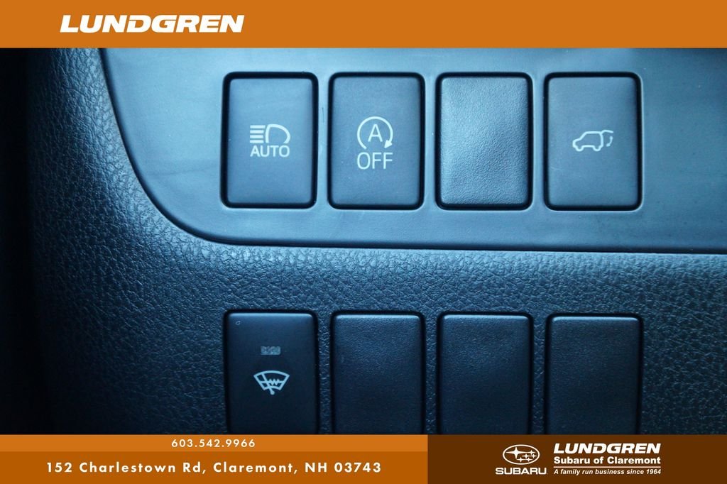 Used 2018 Silver Toyota XLE image 16