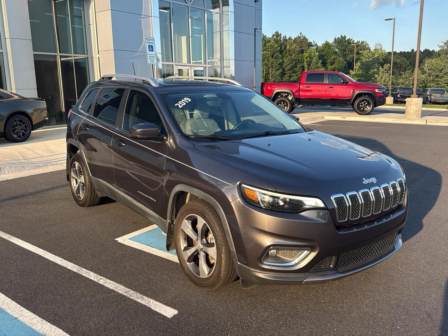 Used 2019 Granite Crystal Metallic Clearcoat Jeep Limited image 4