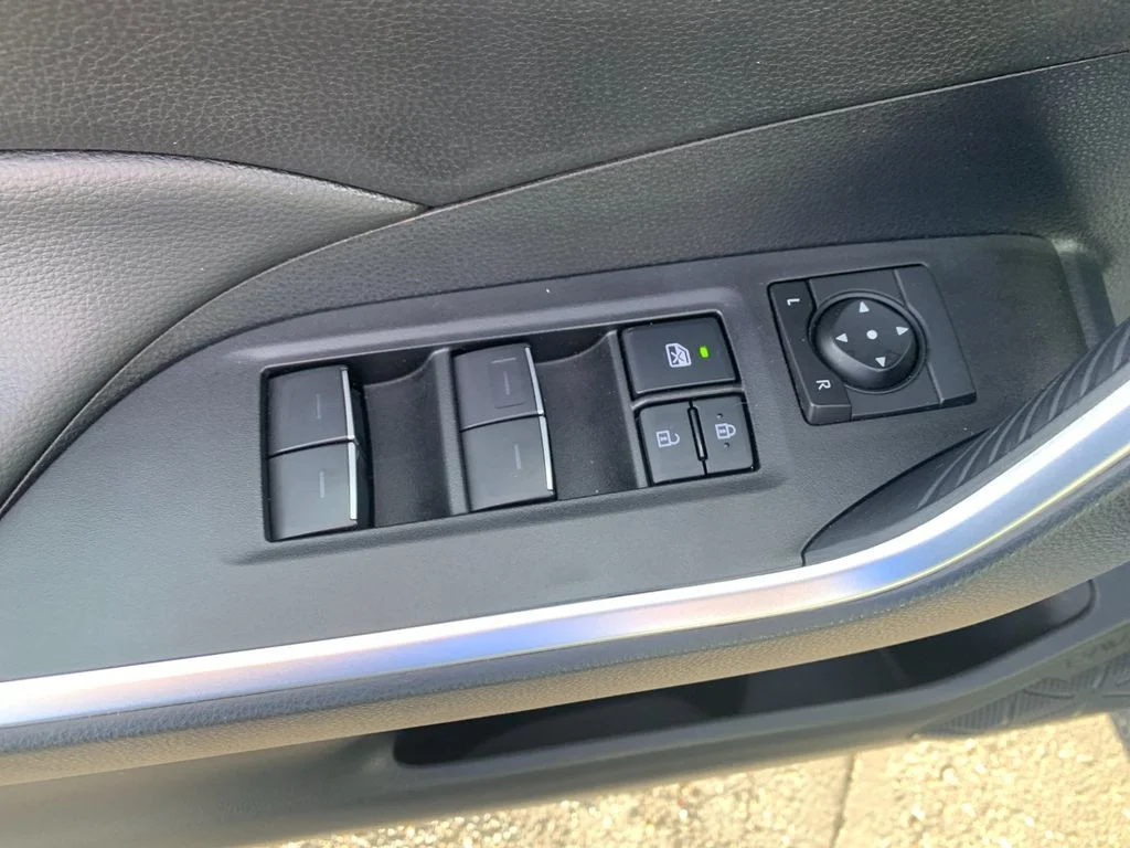 Used 2025 White Toyota XLE image 13