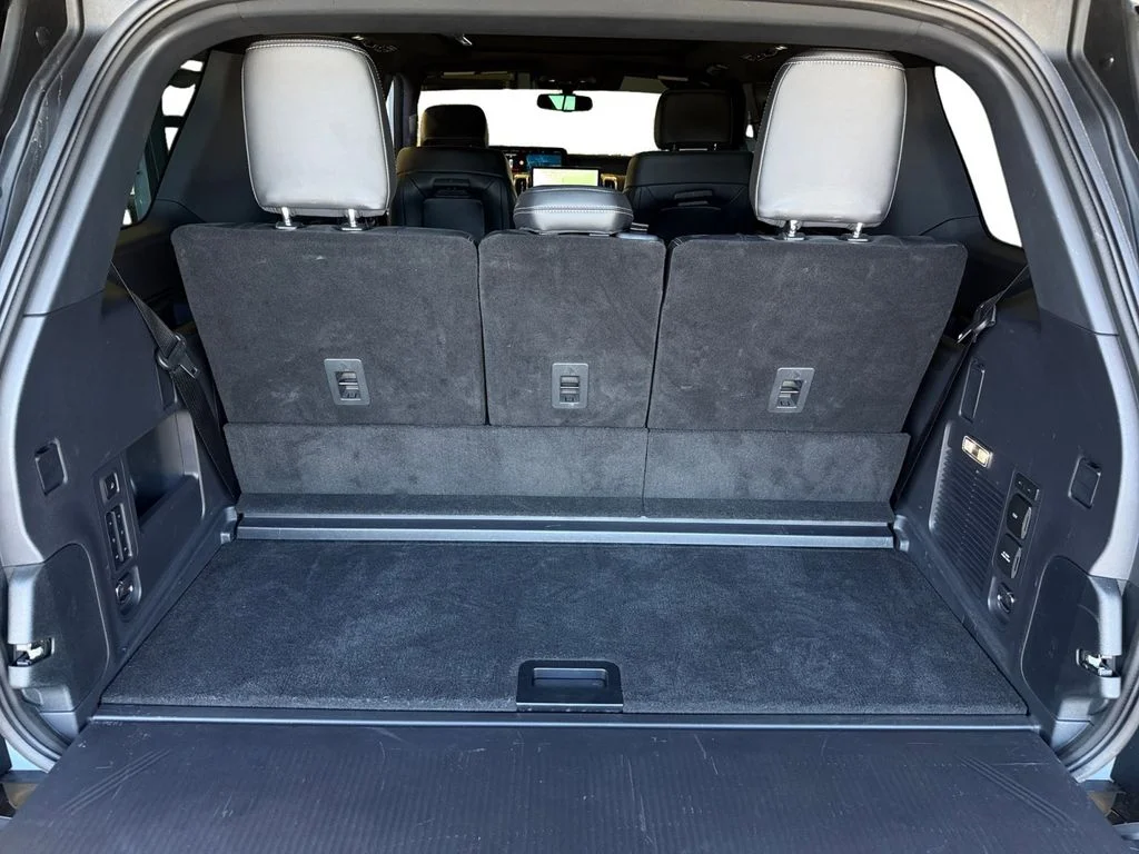 Used 2025 Gray Ford Platinum image 13