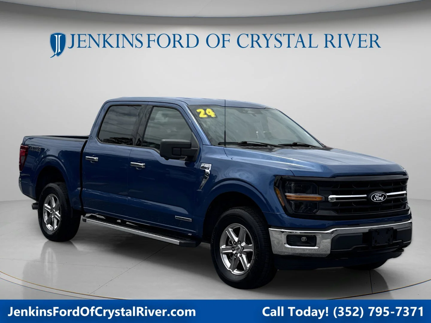 Used 2024 Atlas Blue Metallic Ford XLT image 1
