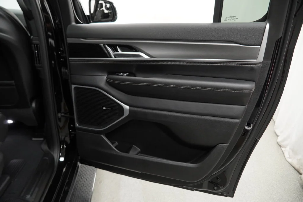 New 2027 High Gloss Black Paint Jeep  image 33