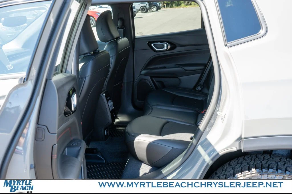 New 2026 Sting-Gray Clear-Coat Exterior Paint Jeep Trailhawk image 13
