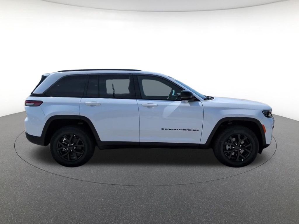 New 2026 White Jeep Altitude image 5