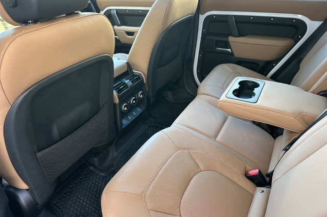 New 2026 Fuji White Land Rover X-Dynamic SE image 11