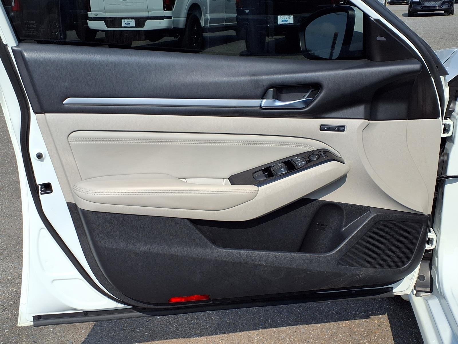 Used 2020 Pearl White Tricoat Nissan 2.0 Platinum image 30