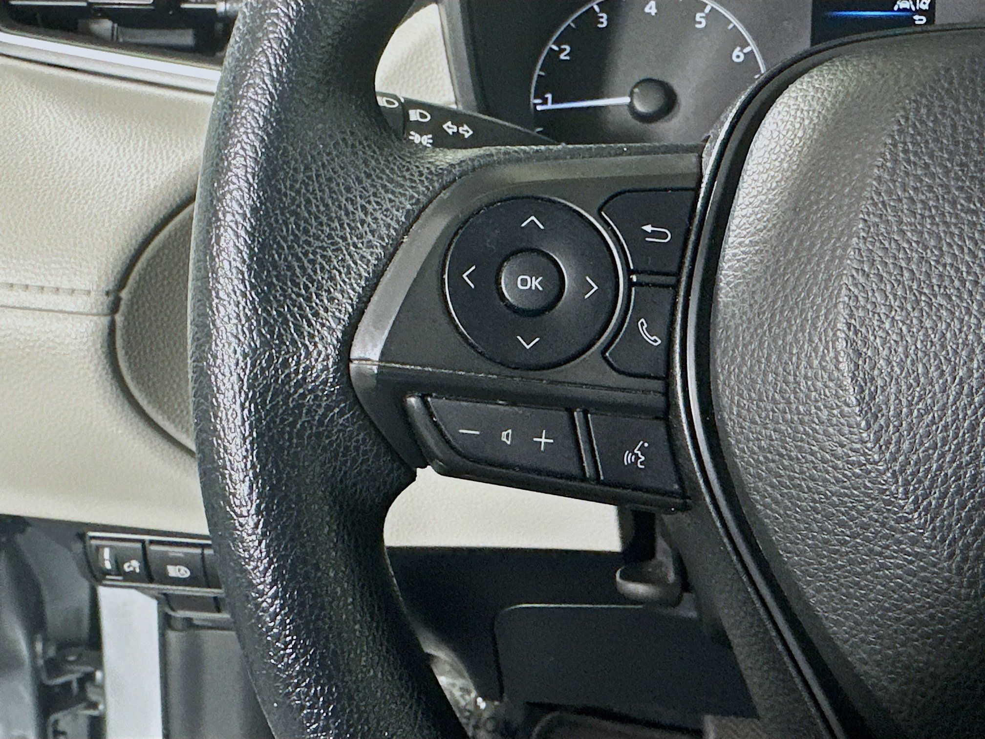 Used 2023 Silver Toyota L image 16