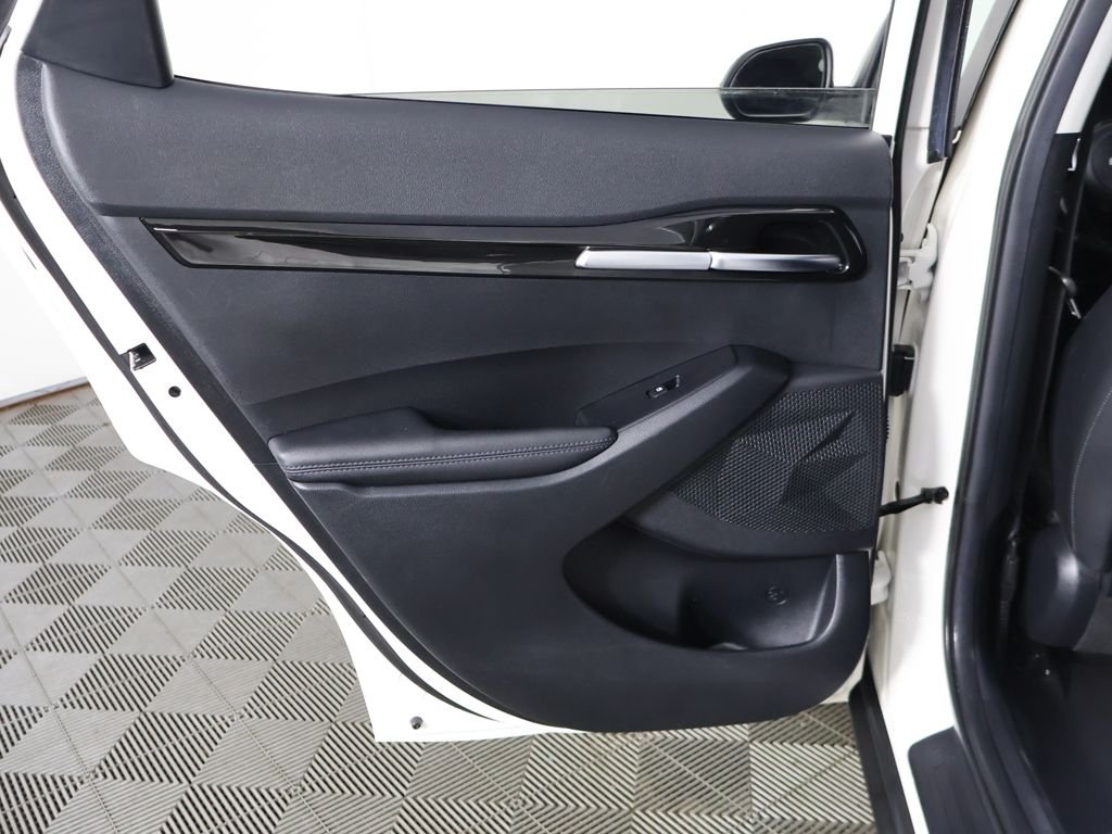 Used 2022 White Kia S image 23
