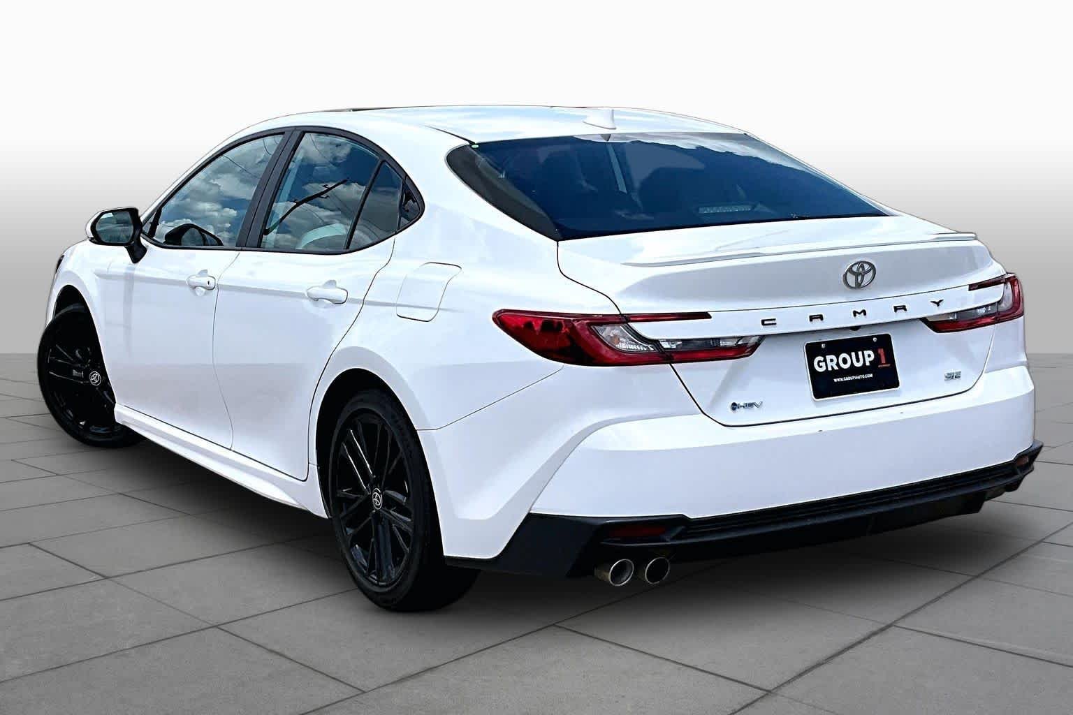 Used 2025 Ice Cap Toyota SE image 12