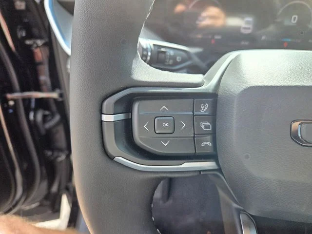 New 2026 Diamond Black Crystal Pearl-Coat Exterior Paint Jeep Laredo image 29