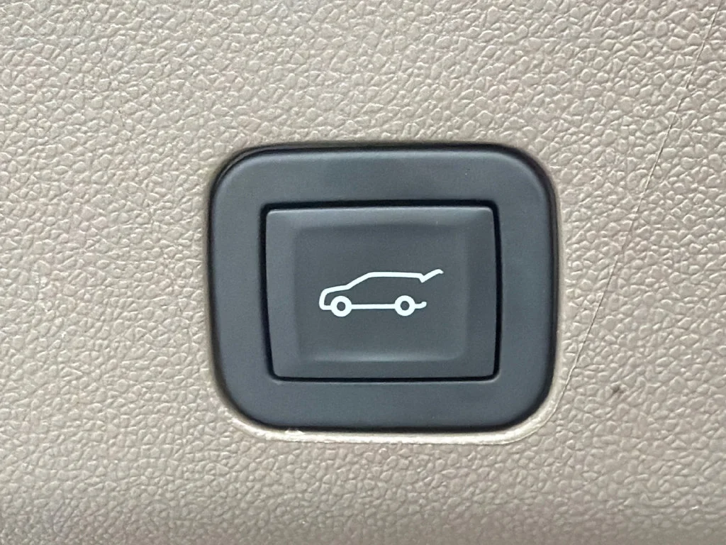 Used 2025 Blue GMC Denali image 19
