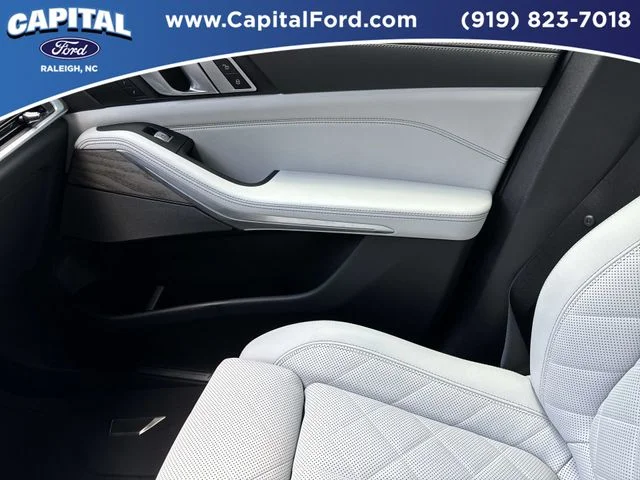 Used 2023 Black BMW xDrive40i image 29
