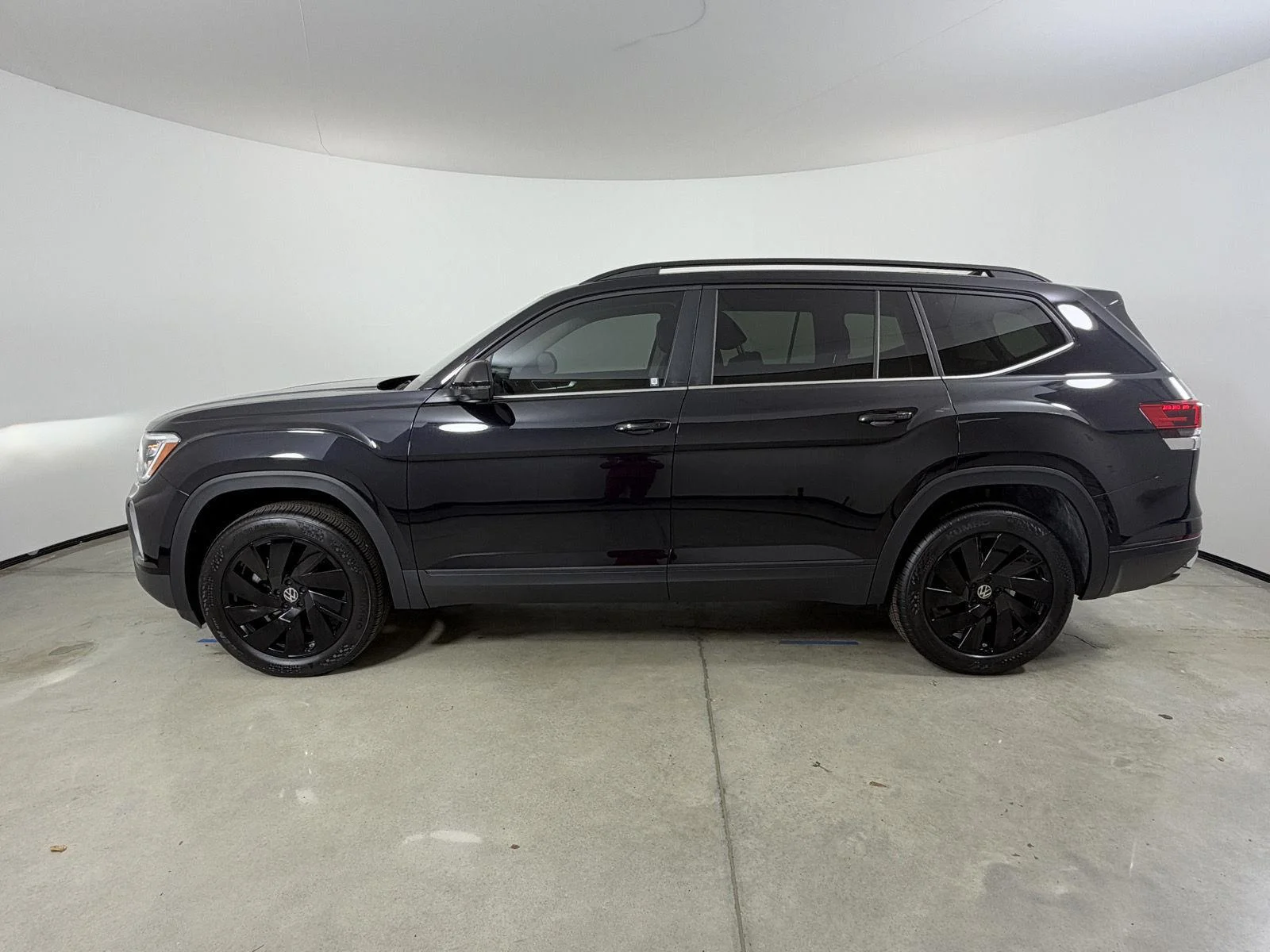 New 2026 Deep Black Pearl Volkswagen 2.0T SE w/Technology image 8