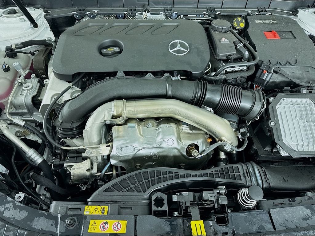Used 2025 White Mercedes-Benz GLB 250 image 30