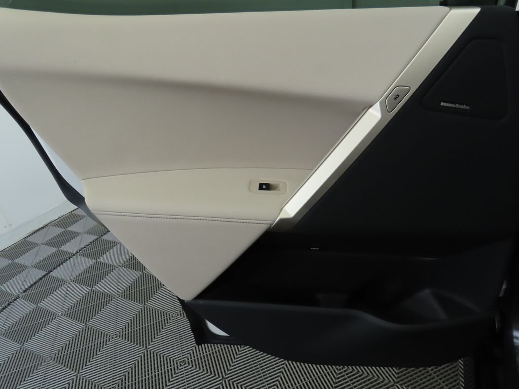 2026 BMW iX 60 - Photo 28