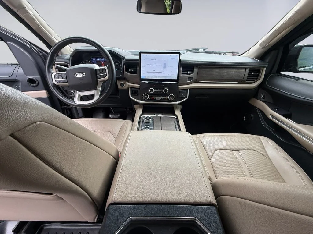 Used 2022 Green Ford Limited image 13