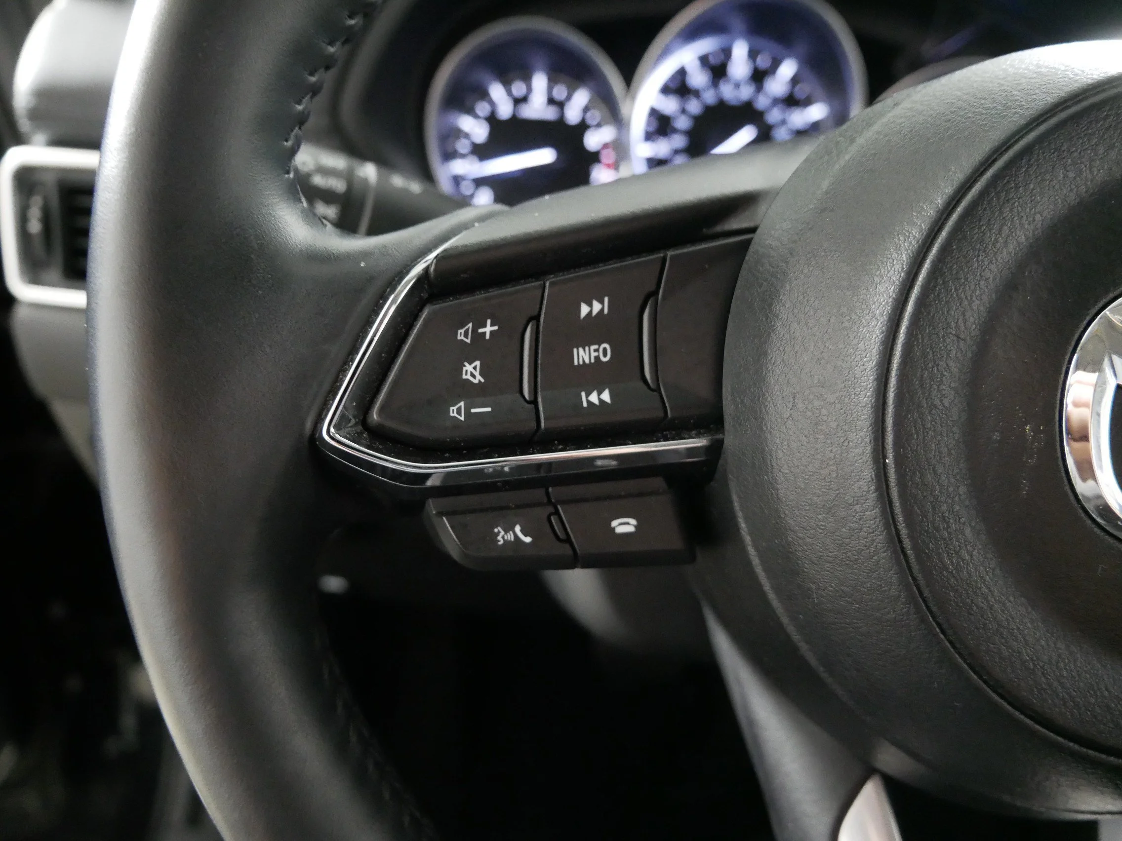 Used 2025 Jet Black Mica Mazda 2.5 S Preferred Package image 27