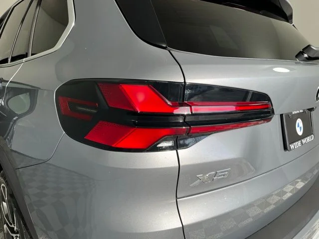 Used 2026 Skyscraper Grey Metallic BMW xDrive40i image 20