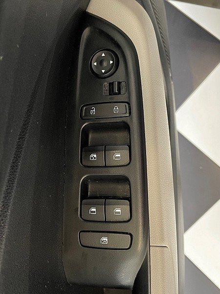 Used 2025 LUNAR WHITE Hyundai SEL IVT image 18