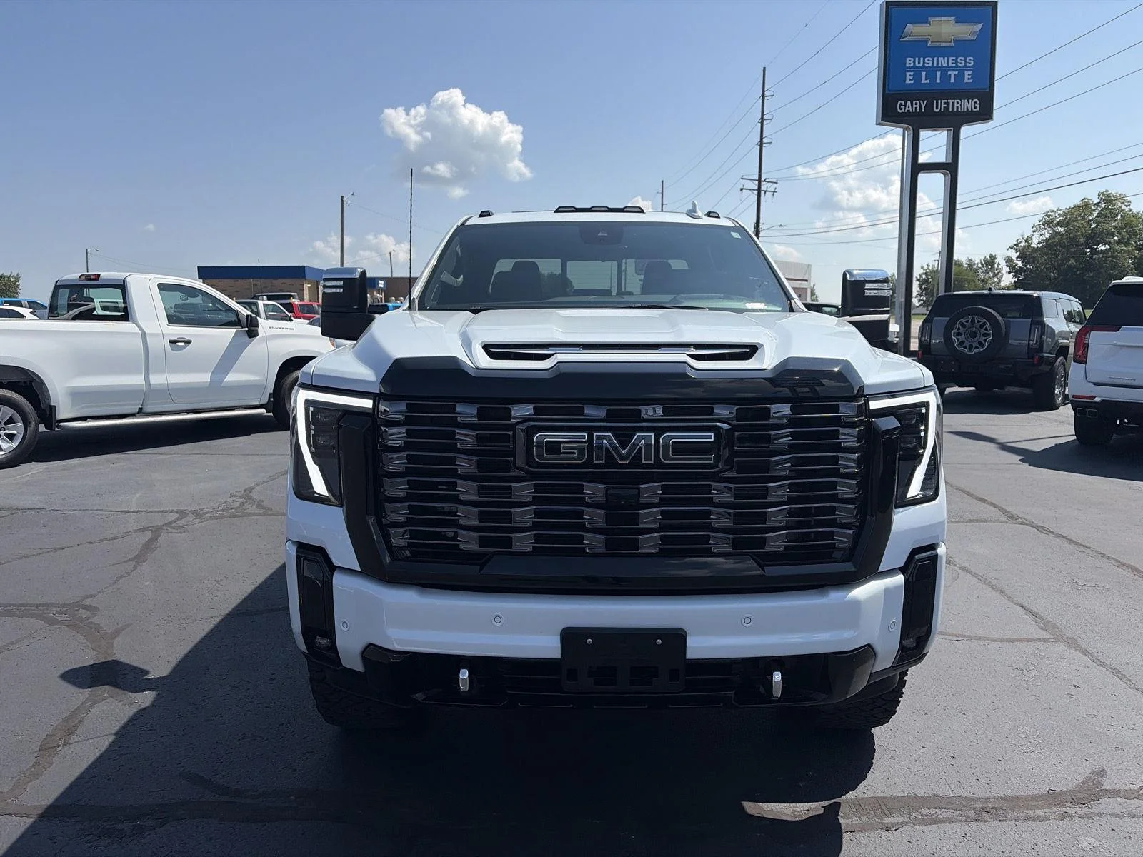 Used 2026 Glacier White Tricoat GMC Denali Ultimate image 17