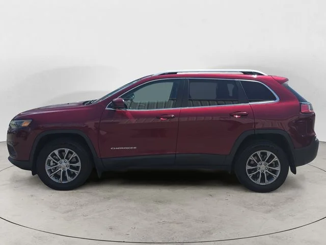 Used 2021 Red Jeep Latitude Lux image 2