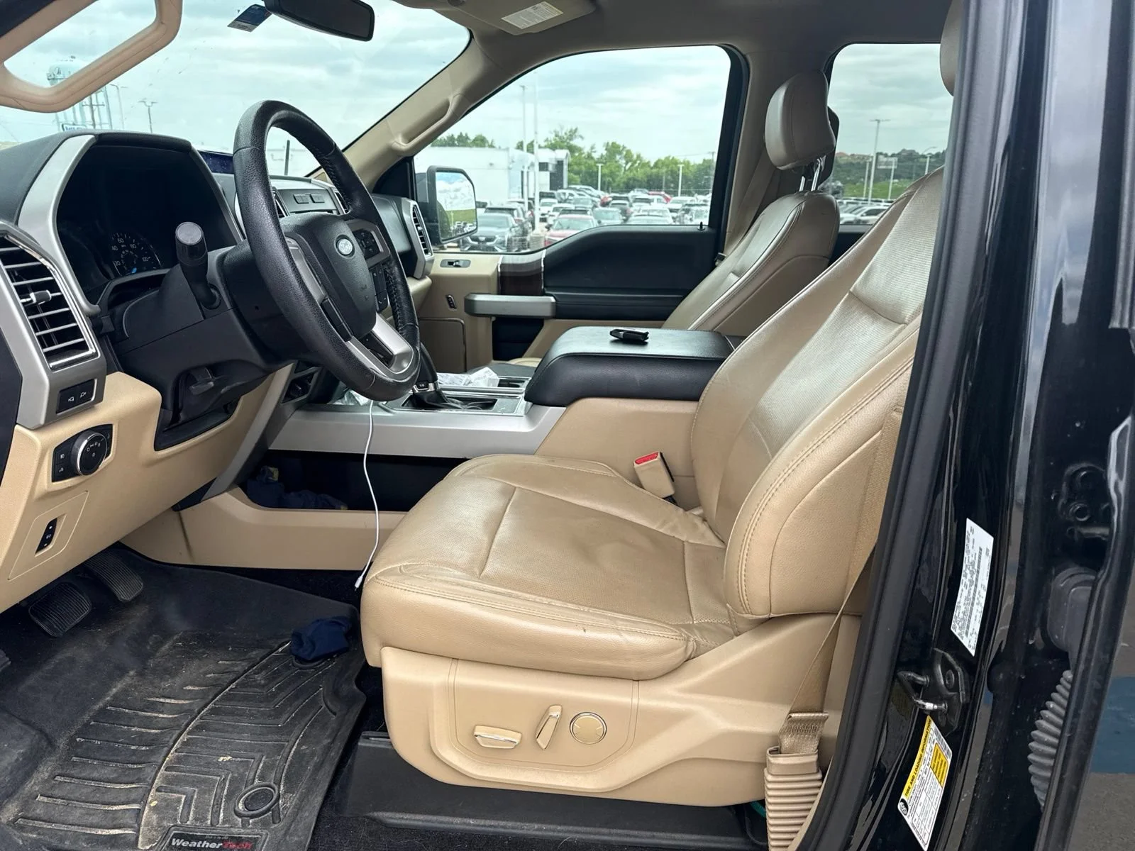 Used 2016 Black Ford XLT image 13