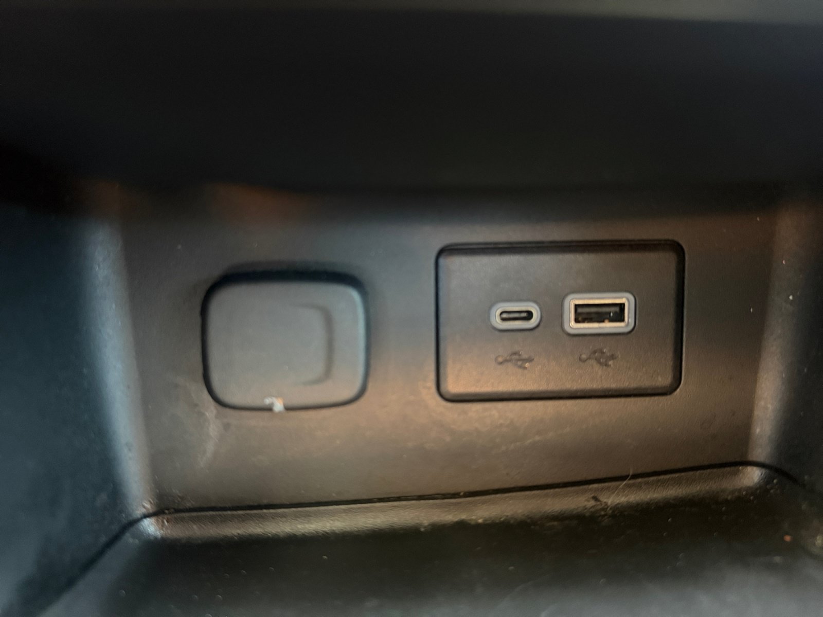 Used 2022 Light Stone Metallic GMC SLE image 18