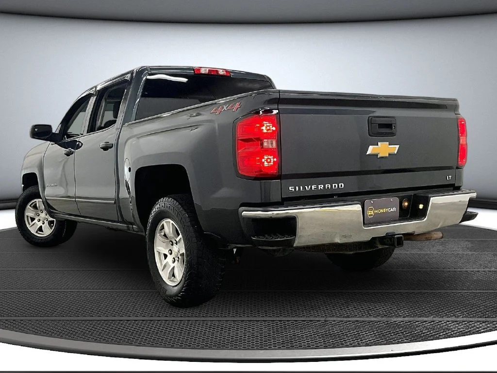 Used 2018 Gray Chevrolet LT image 4