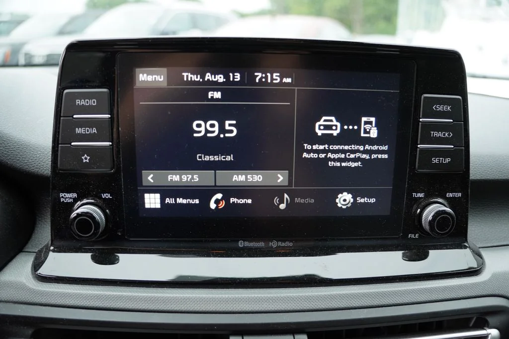 Used 2022 Snow White Pearl Kia LX image 5