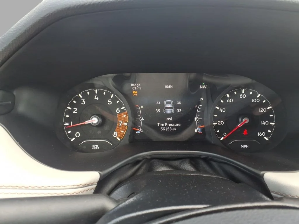 Used 2024 White/off-white Jeep Limited image 23