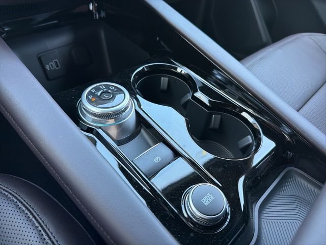 New 2026 Star White Metallic Tri-Coat Ford Platinum™ image 21
