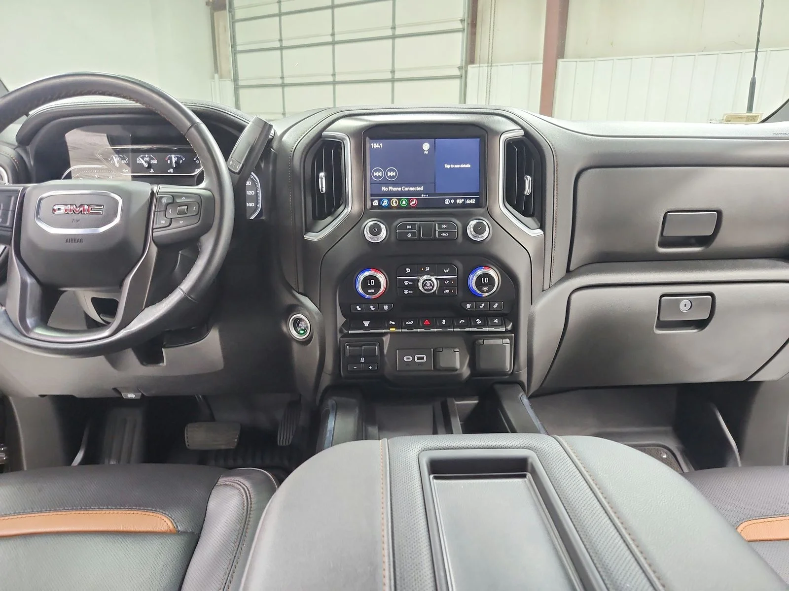 Used 2022  GMC AT4 image 27