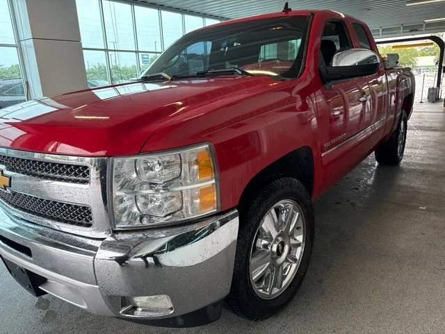 Used 2012 VICTORY RED Chevrolet LT image 3