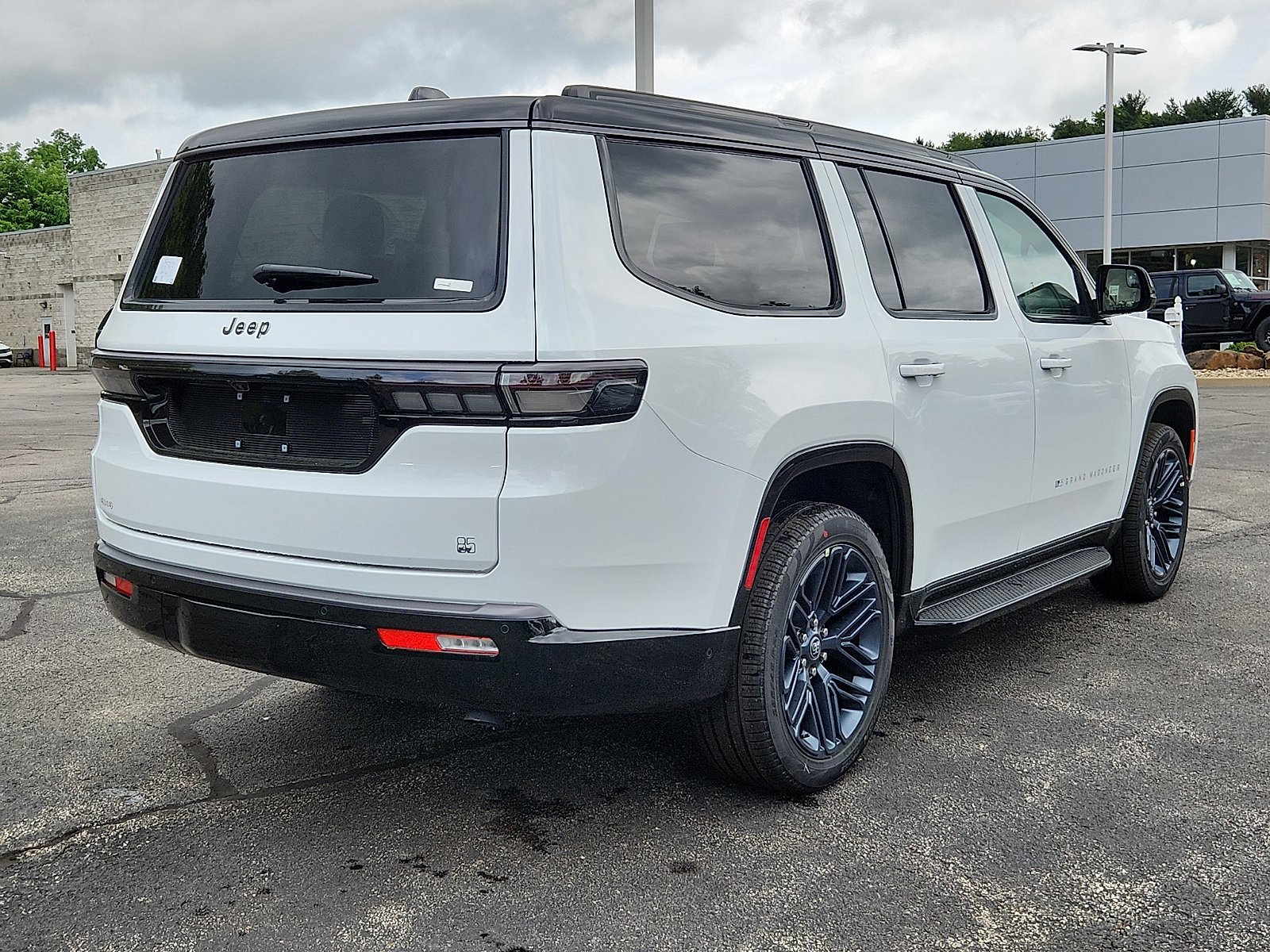 New 2026 Bright White Clear-Coat Exterior Paint Jeep 85th Anniversary Edition 4x4 image 6