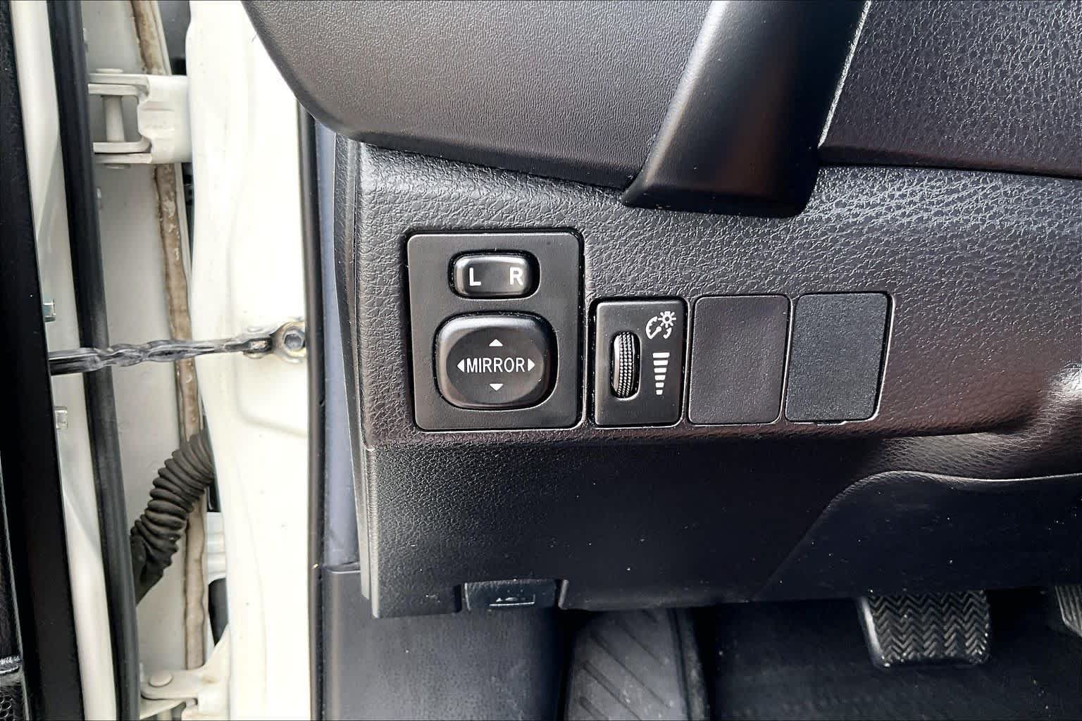 Used 2018 Super White Toyota LE image 33