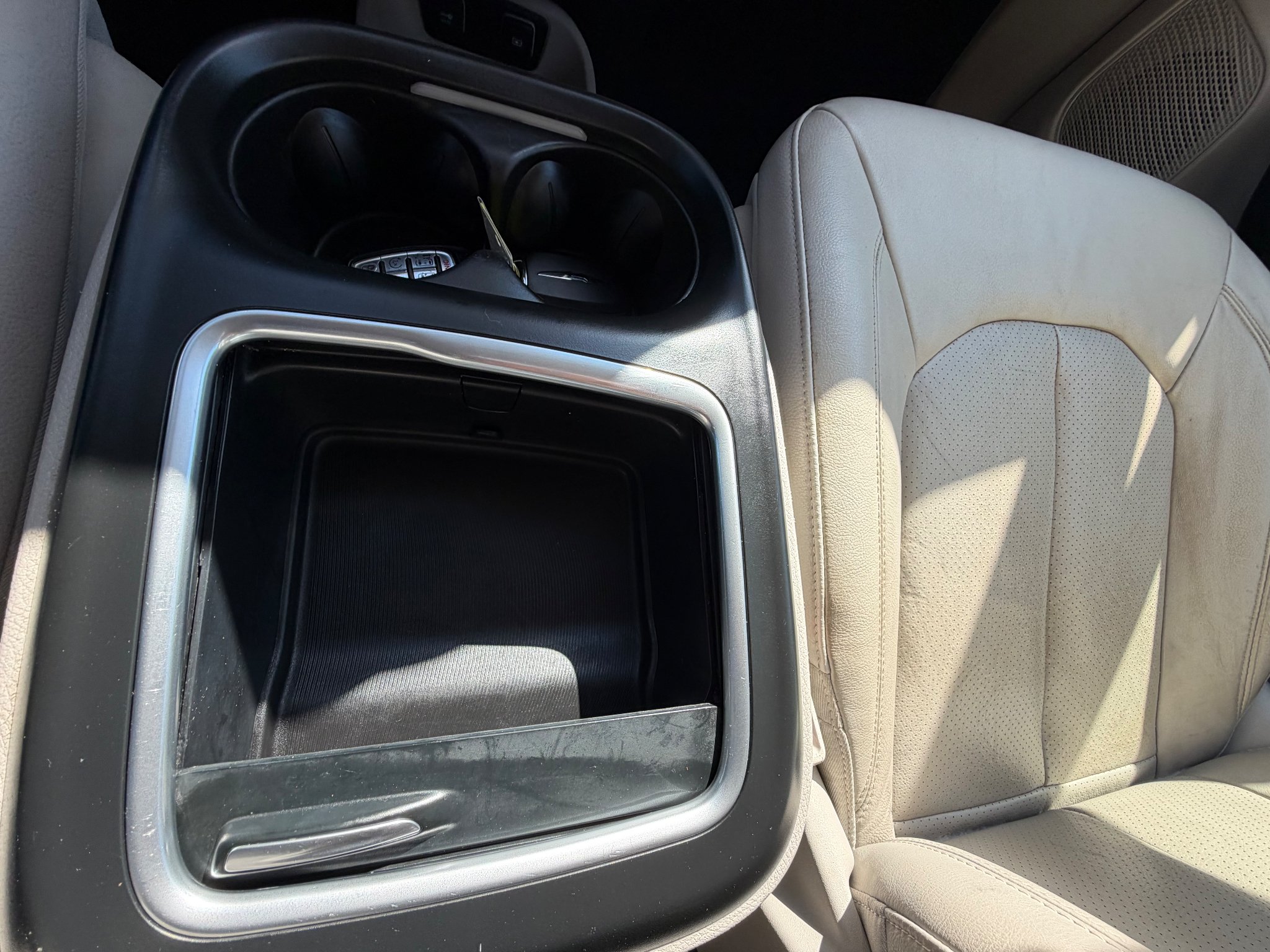 Used 2021 White Chrysler Touring L image 23