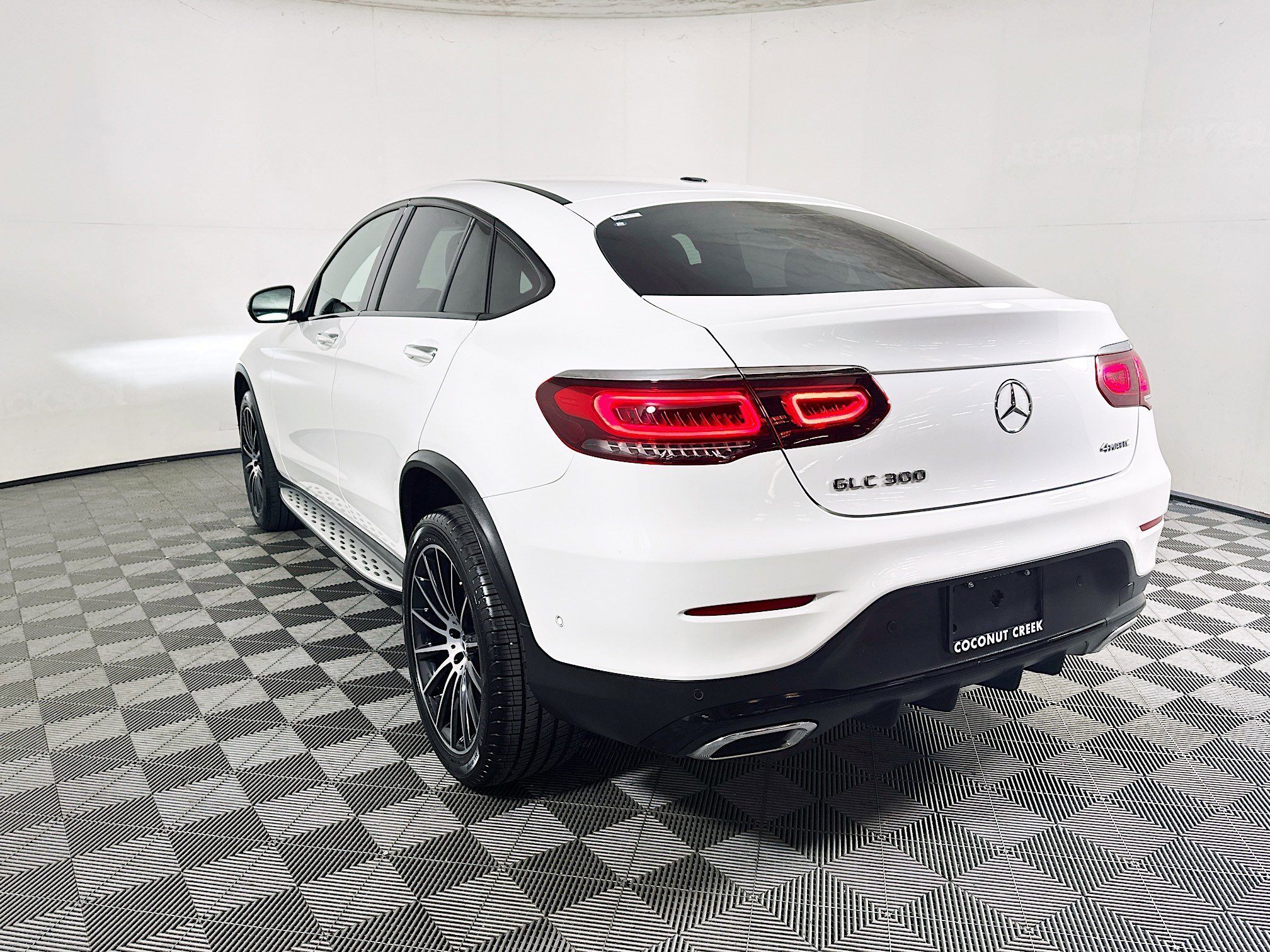 2023 Mercedes-Benz GLC thumbnail 7